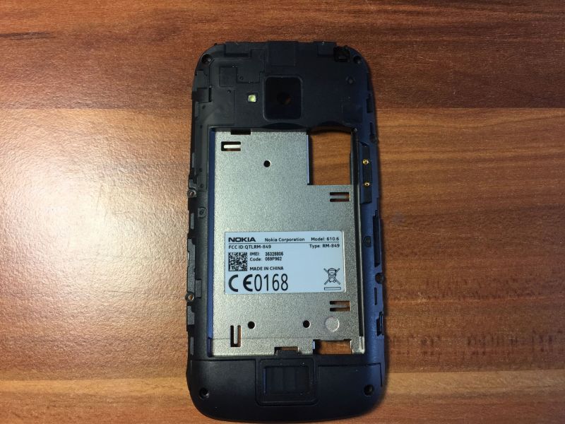 Nokia Lumia 610 stredový kryt